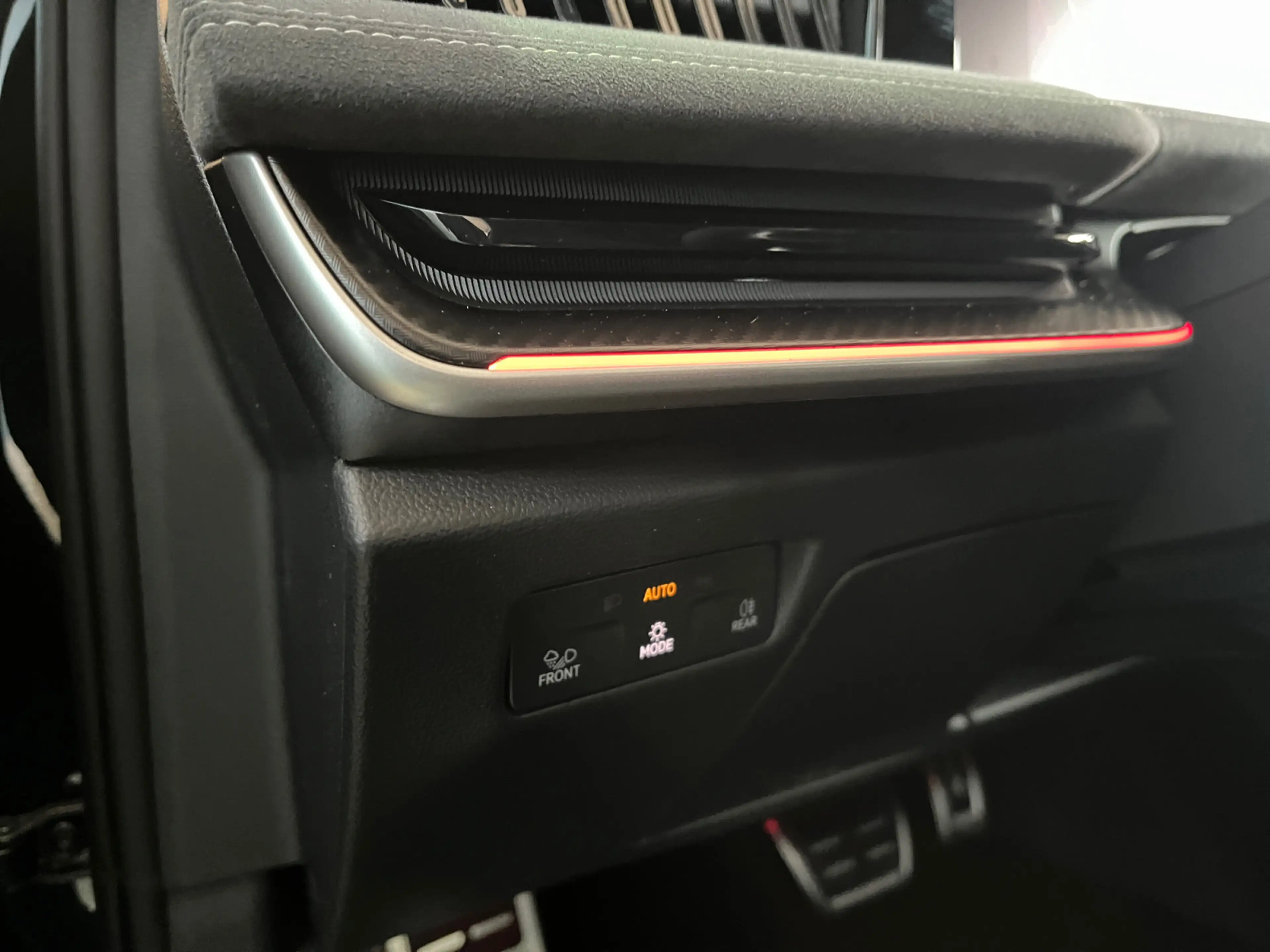 Skoda Superb Combi Sportline 2,0 TDI AHK Pano Standhz — photo 13