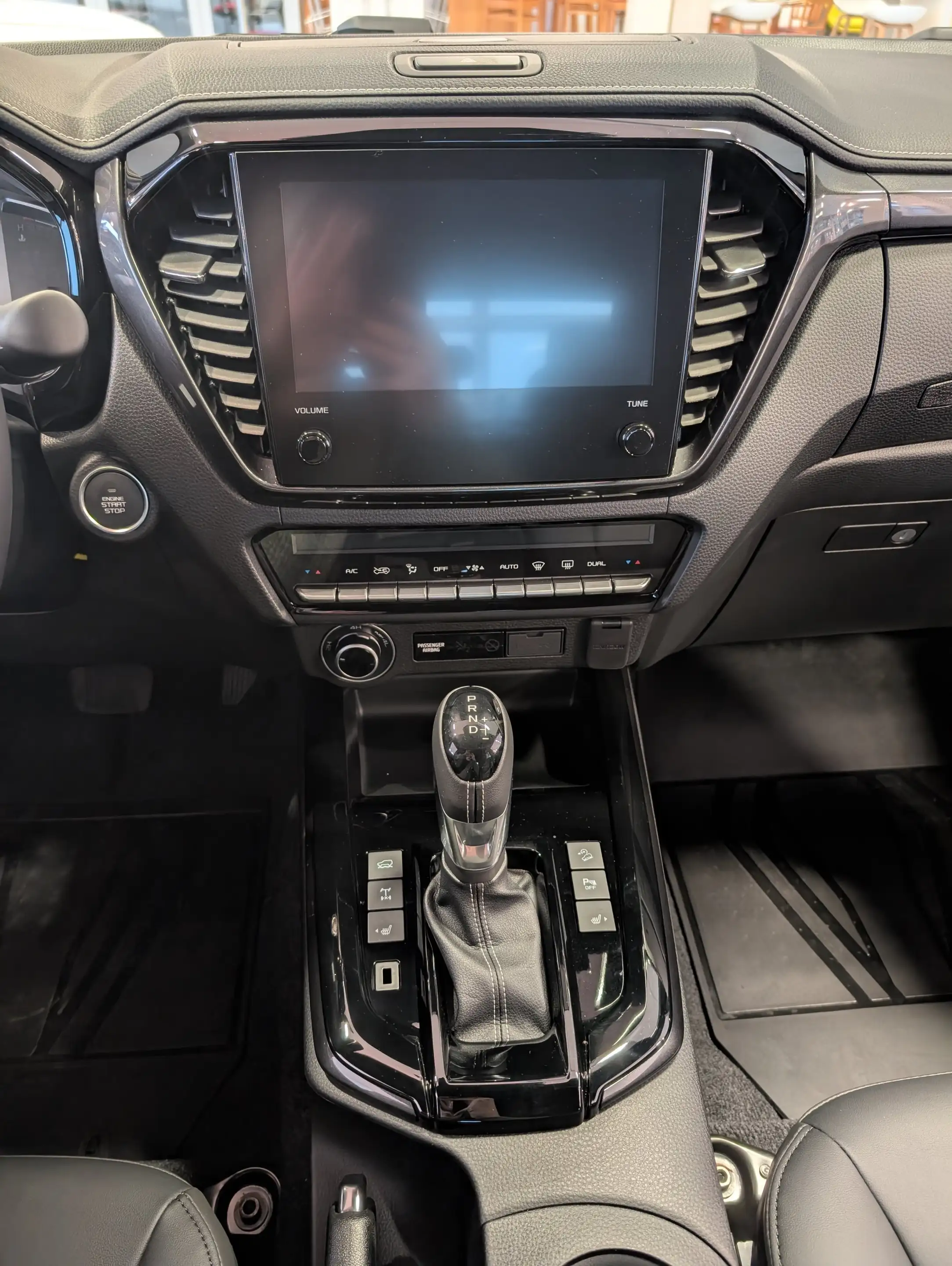 Isuzu D-Max Double Cab 4WD V-CROSS #HANDWERK #JAGD #LANDWIRTSC — photo 12
