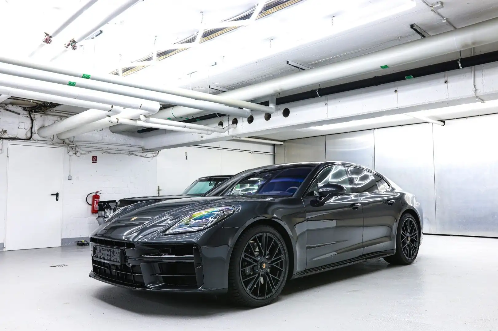Porsche Panamera GTS Burmester Panorama Grau - 2