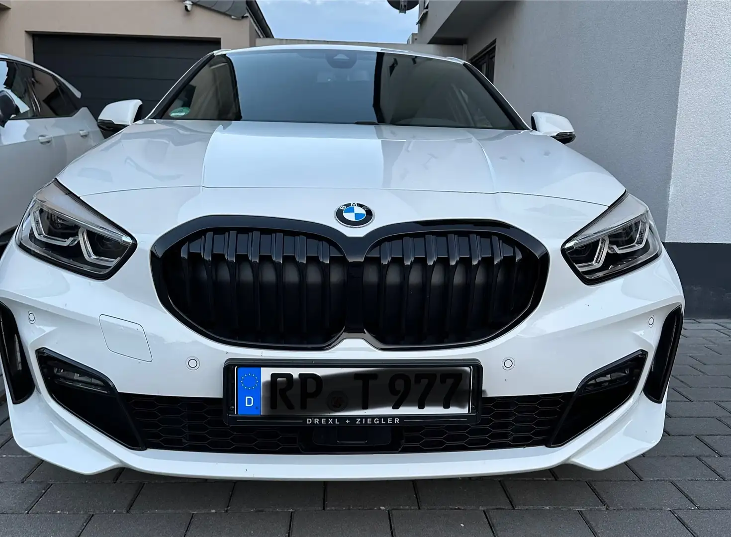 BMW 120 120i Aut.M Sport Weiß - 1