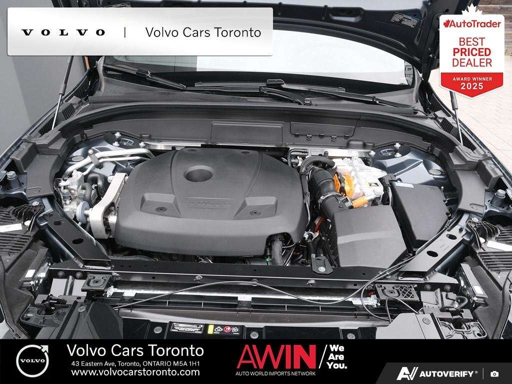 2026 Volvo XC60 T8 AWD Plus Dark Theme thumb 8