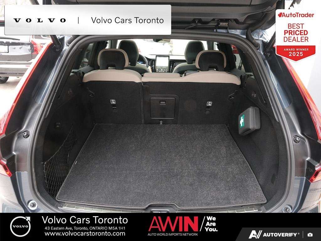 2026 Volvo XC60 T8 AWD Plus Dark Theme thumb 11