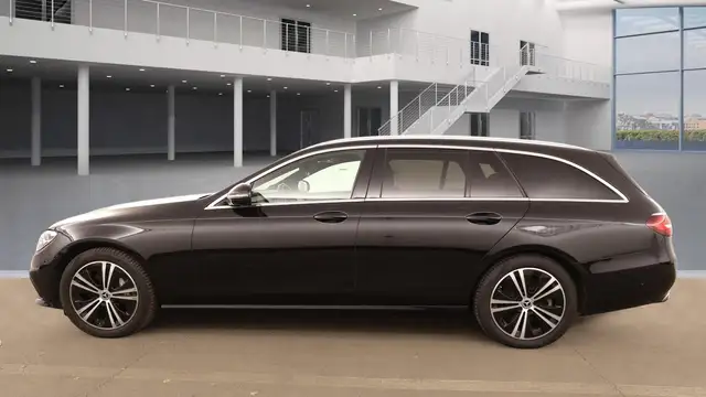 Mercedes-Benz E-Class view 5