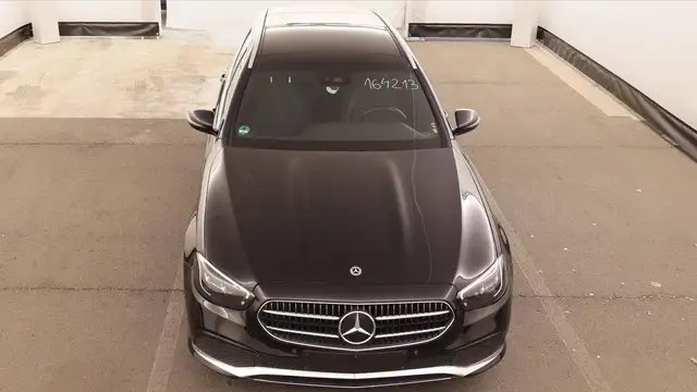 Mercedes-Benz E-Class view 9
