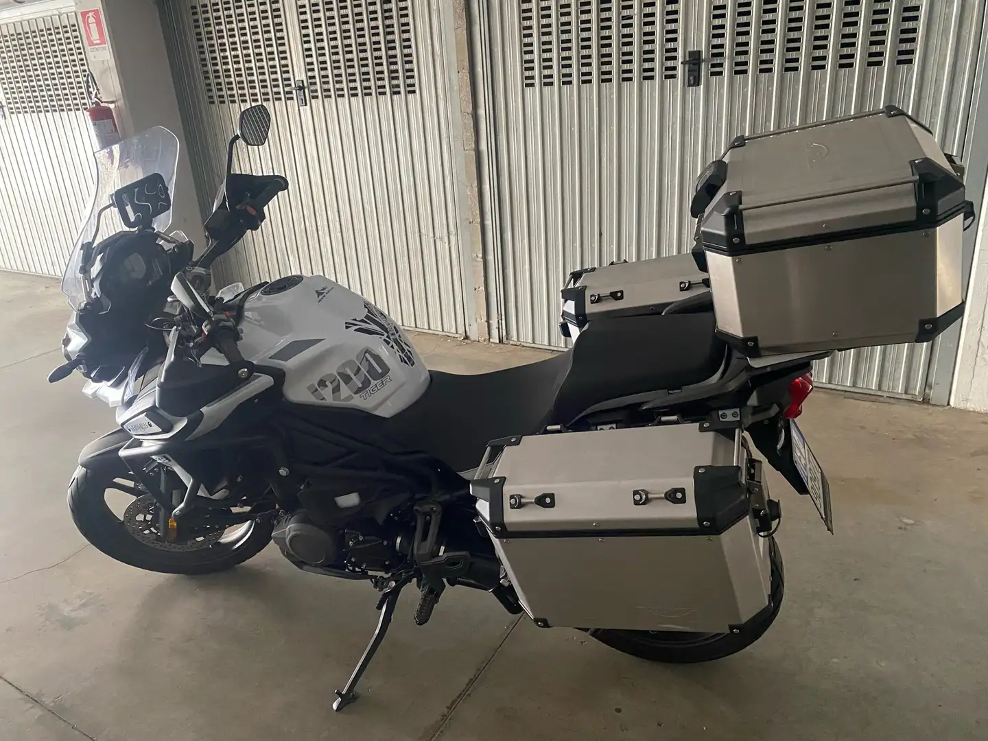 Triumph Tiger 1200 Alpine Special Edition - 2