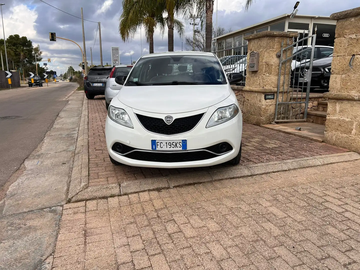 Lancia Ypsilon Ypsilon III 2015 1.3 mjt Gold s Bianco - 2