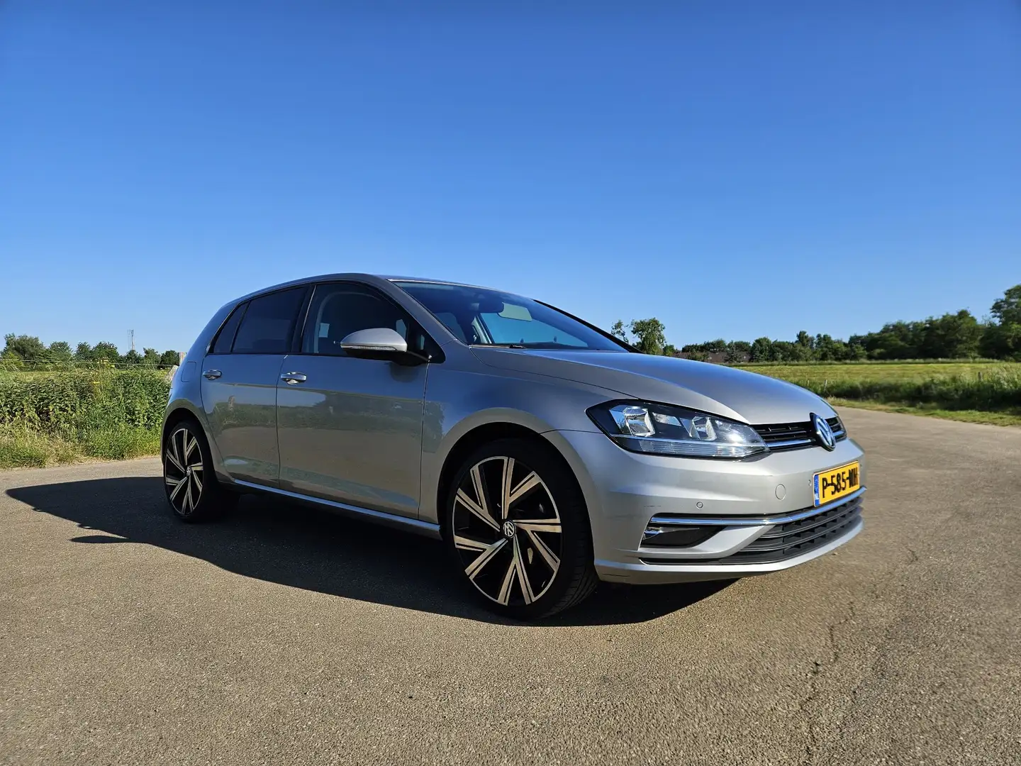 Volkswagen Golf 1.0 TSI Comfortline Grijs - 2