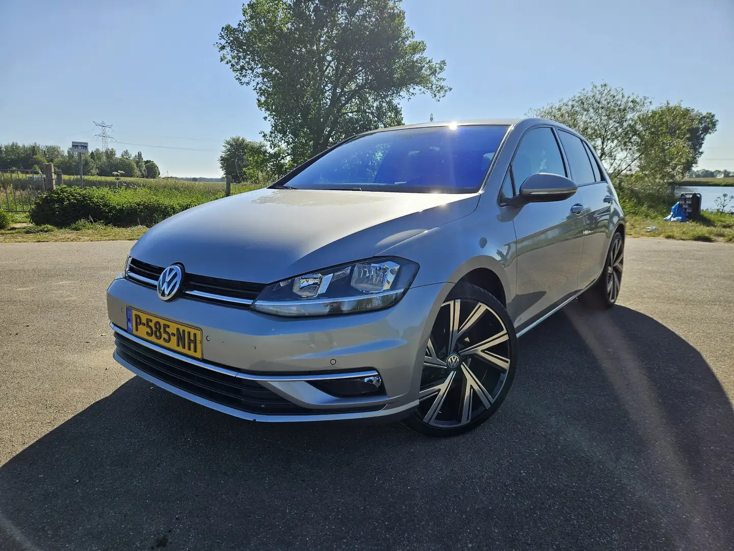 Volkswagen Golf 1.0 TSI Comfortline Grijs - 1