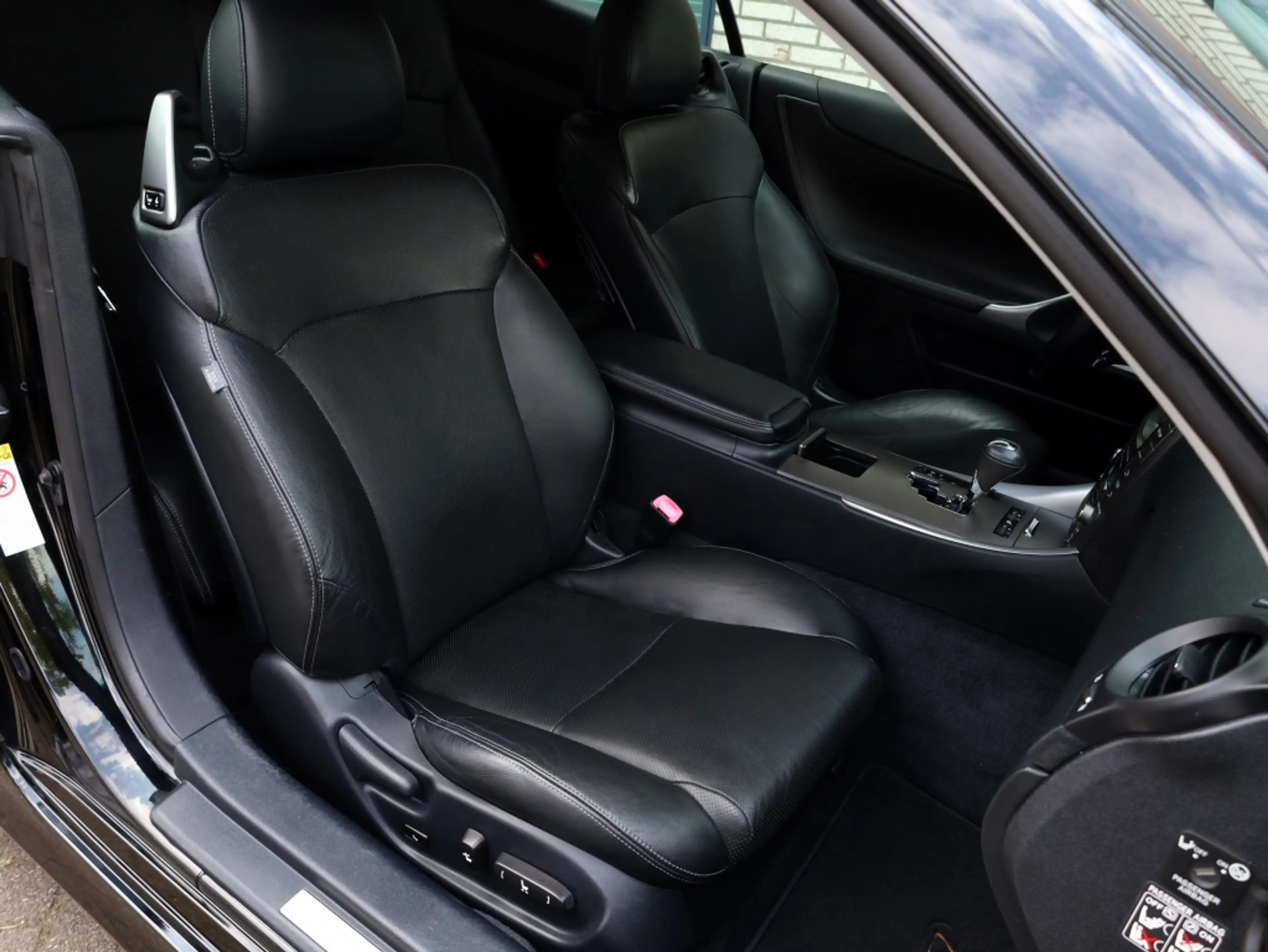 Lexus IS 250 Cabriolet 250C Luxury | Leder | Navigatie | Stoelv — photo 14