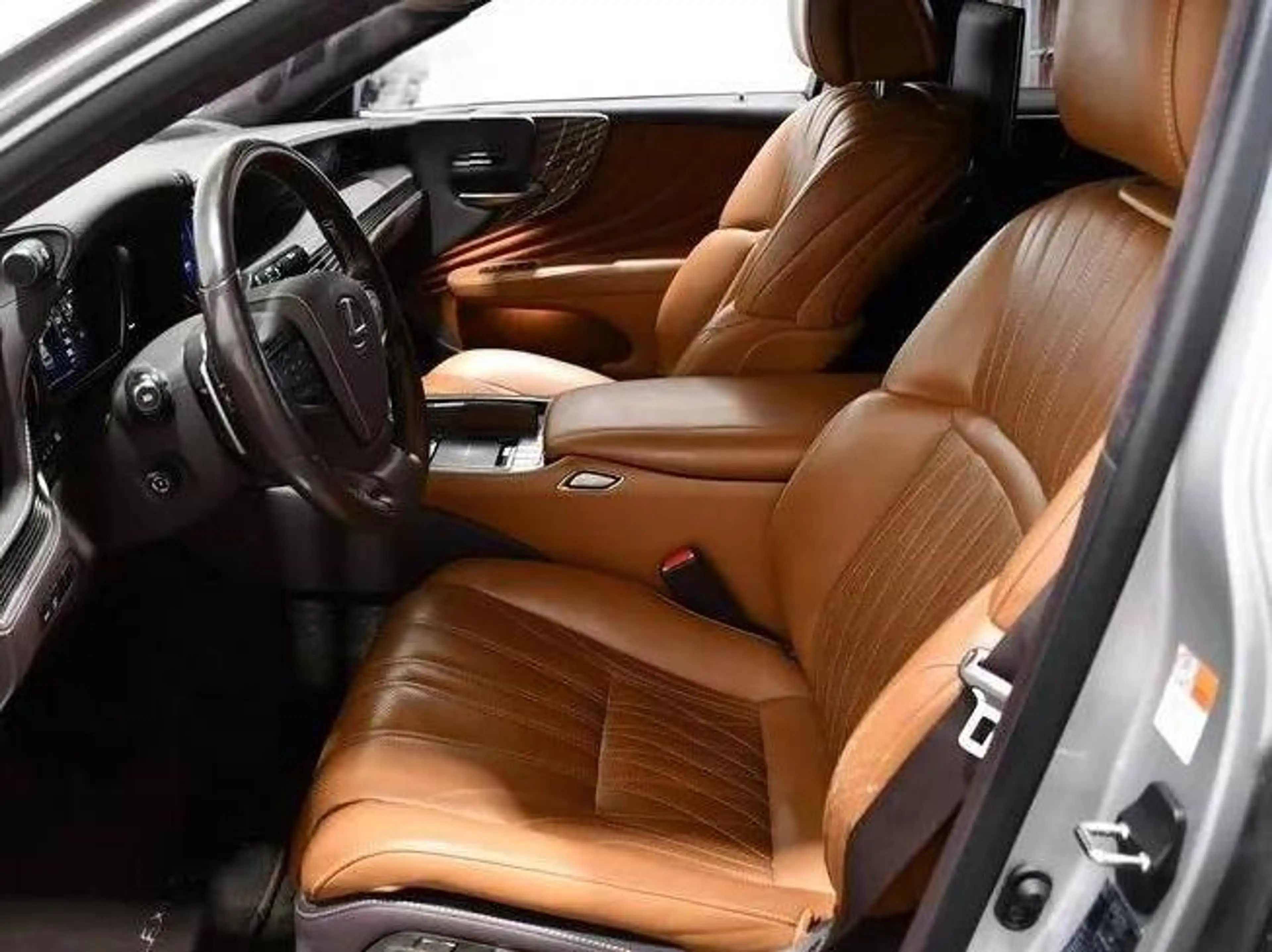 Lexus LS 500 LS500h Executive Pano/Rear TV/Air susp/HUD — photo 2
