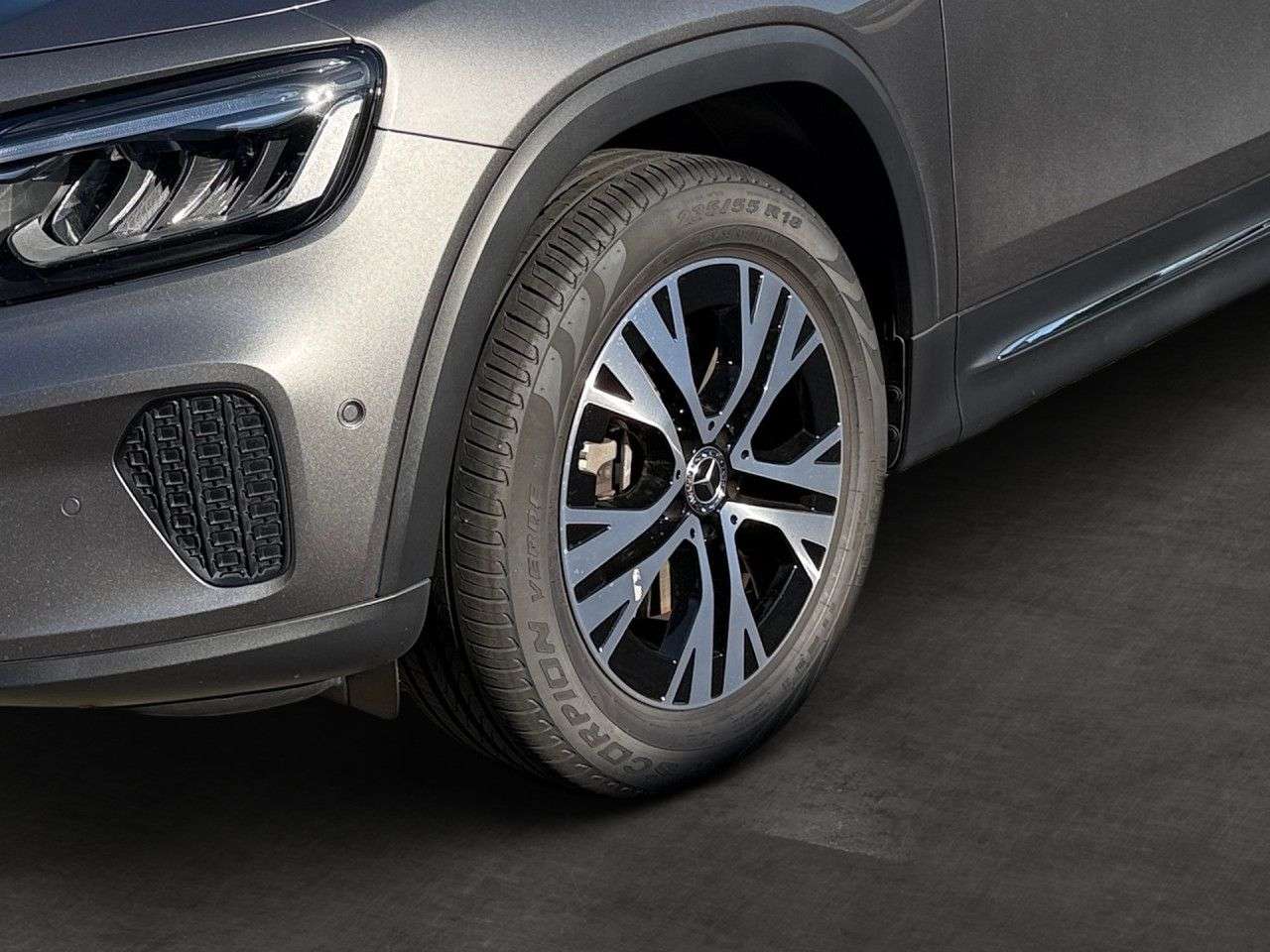 Mercedes-Benz GLB 220