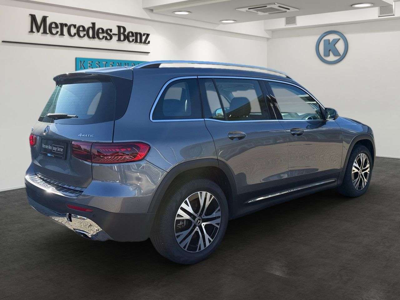 Mercedes-Benz GLB 220