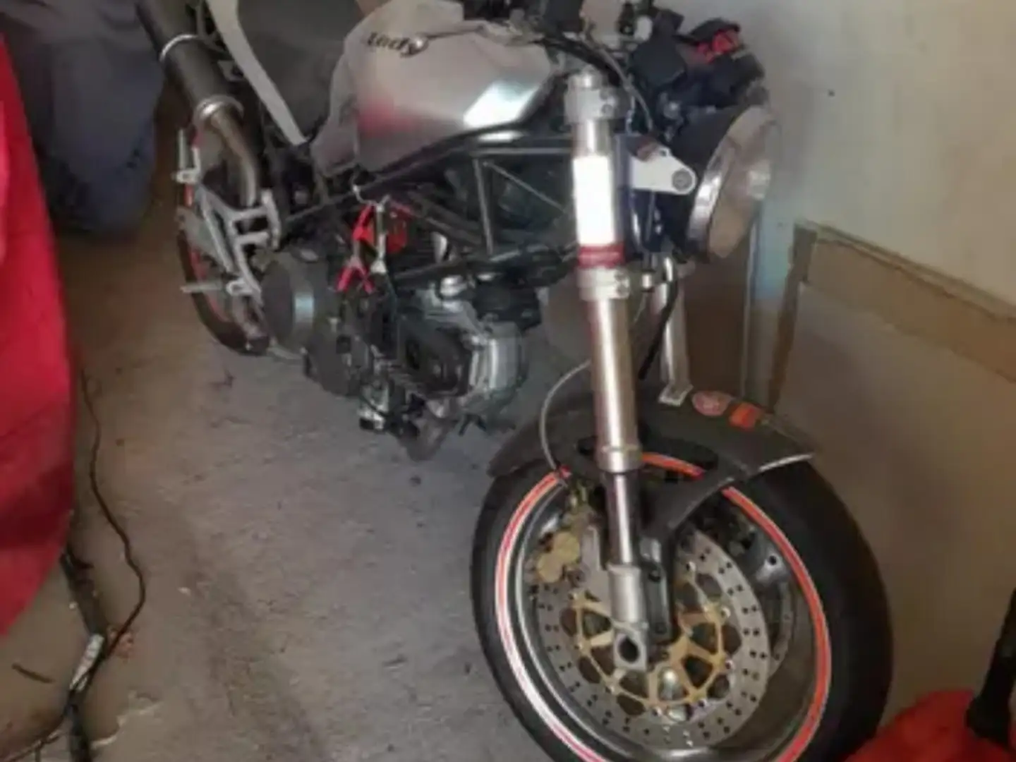 Ducati Monster 600 Gris - 1