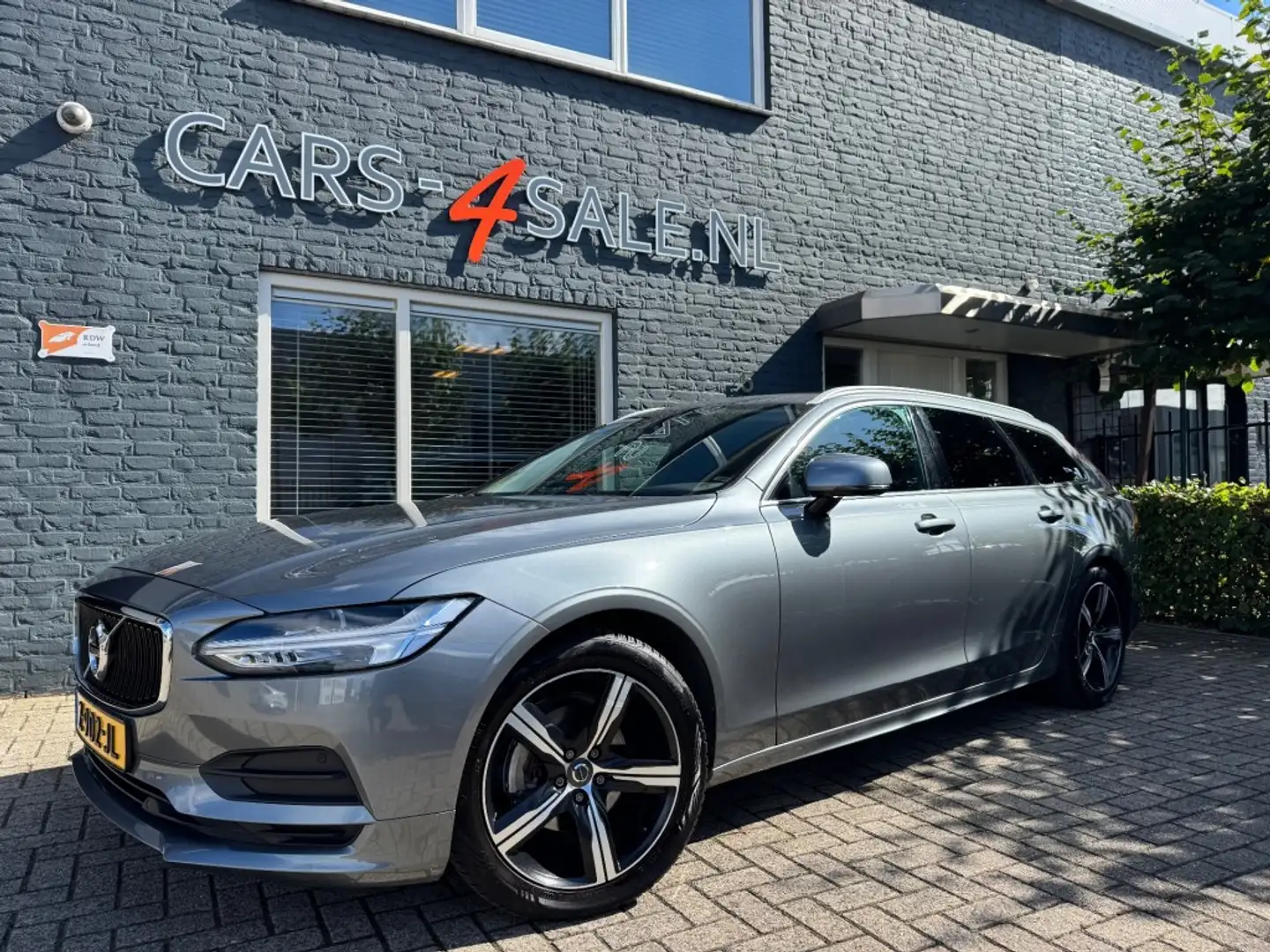 Volvo V90 2.0 D3 Autom. Momentum + D-glas + Leder + Navi + 1 Grau - 1