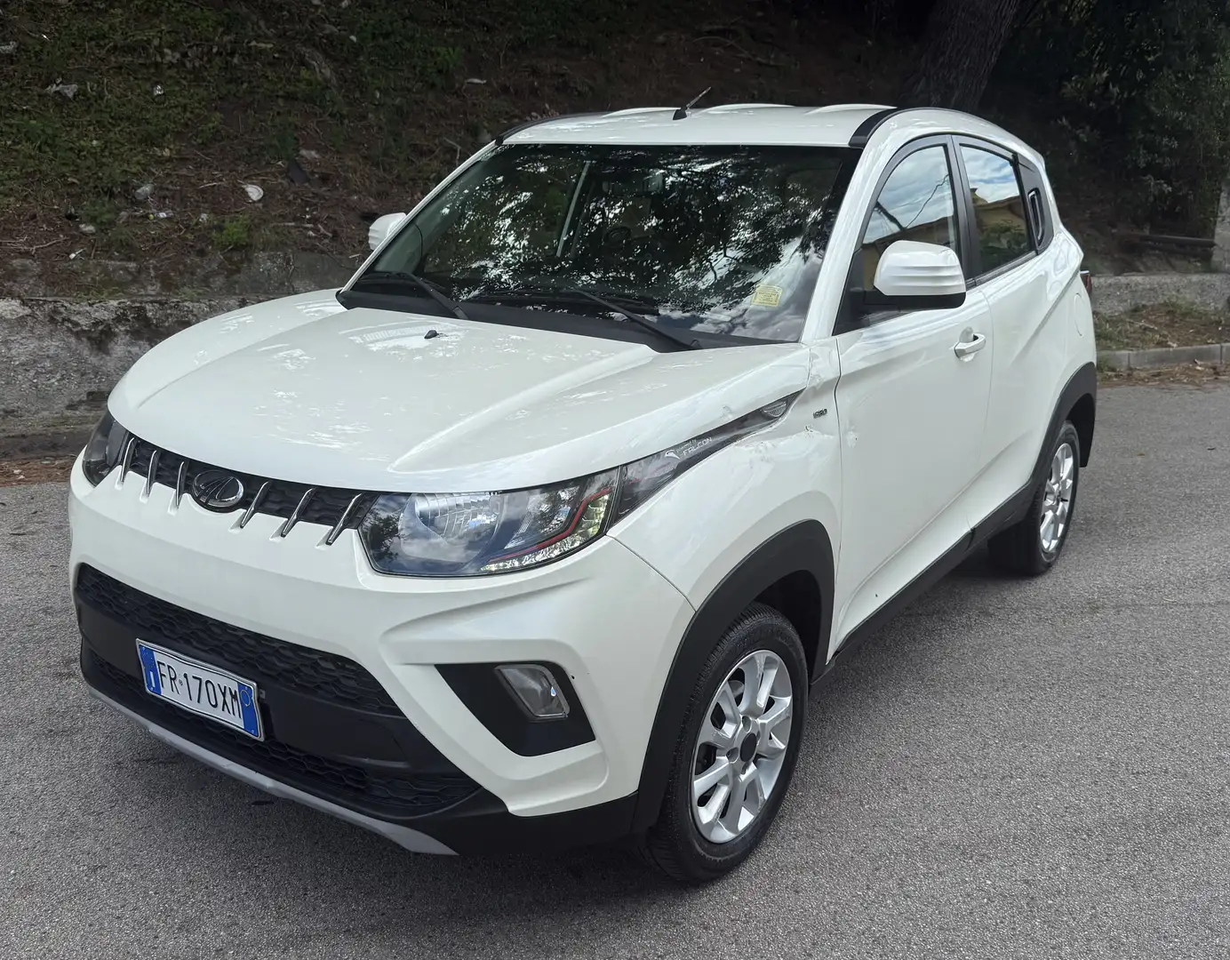 Mahindra KUV100 K8 - 2