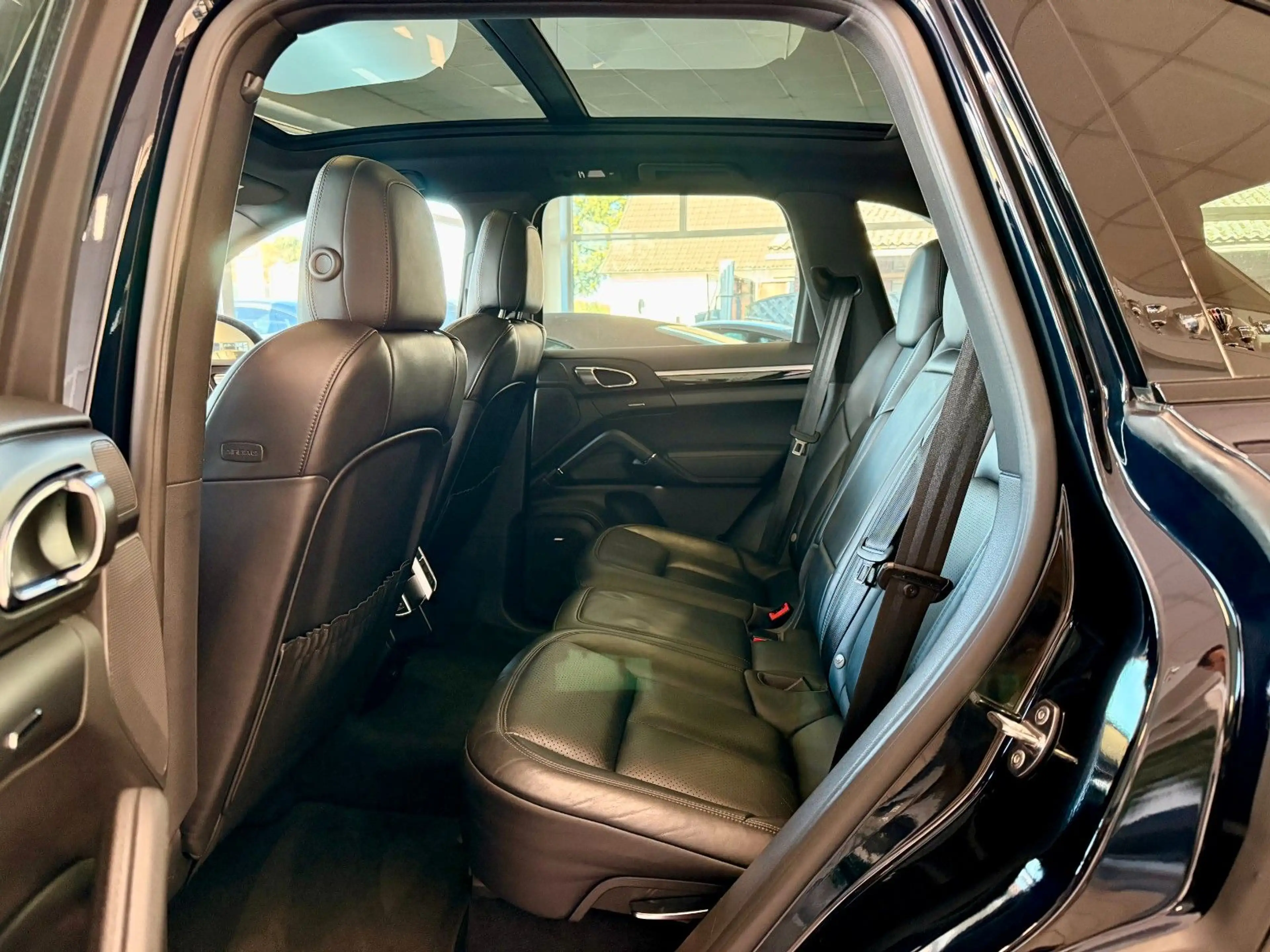 Porsche Cayenne S Diesel Luftfederung/Panorama/DAB/21" — photo 9