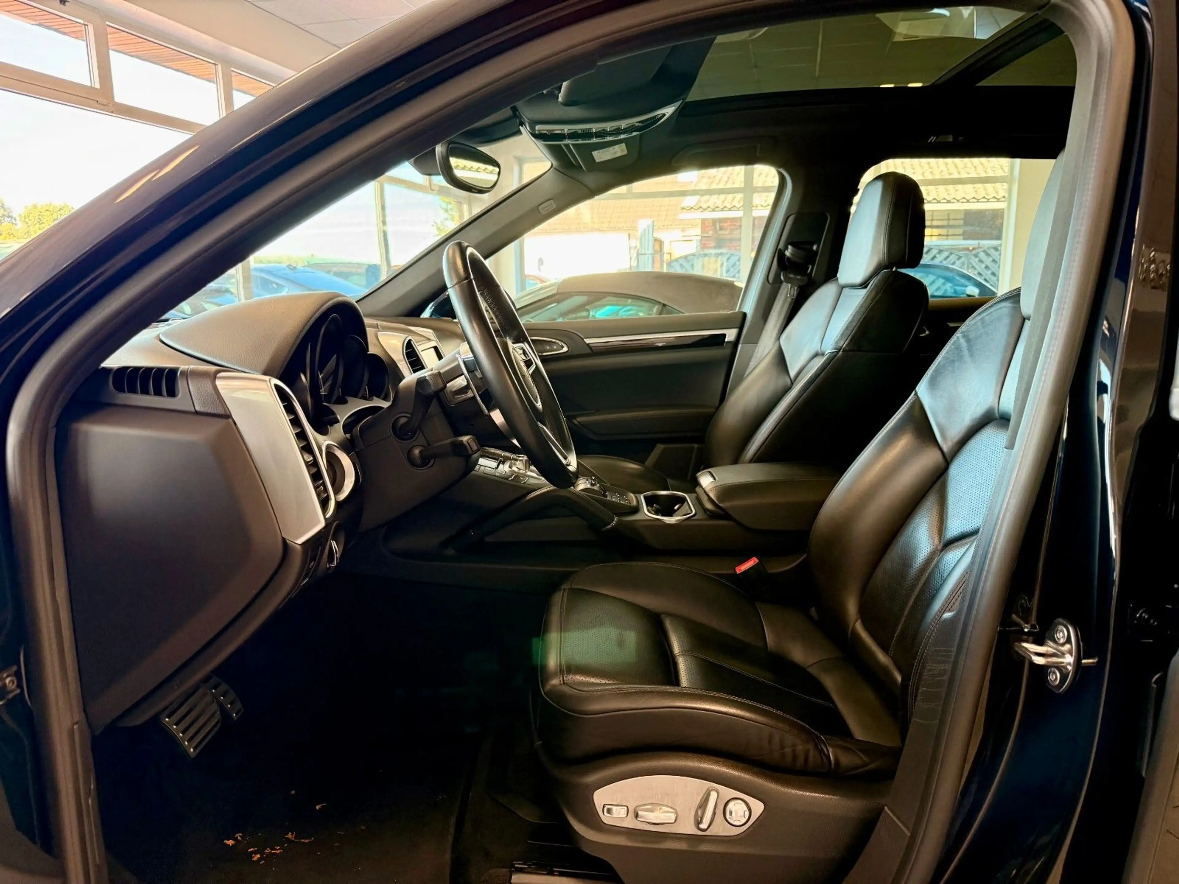 Porsche Cayenne S Diesel Luftfederung/Panorama/DAB/21" — photo 8