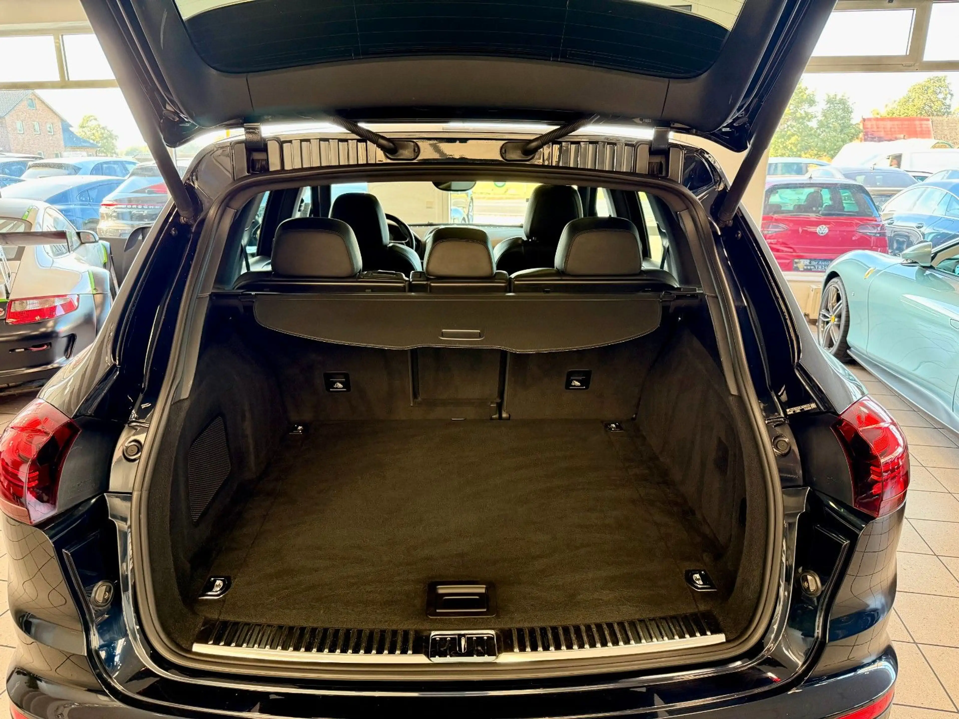 Porsche Cayenne S Diesel Luftfederung/Panorama/DAB/21" — photo 10