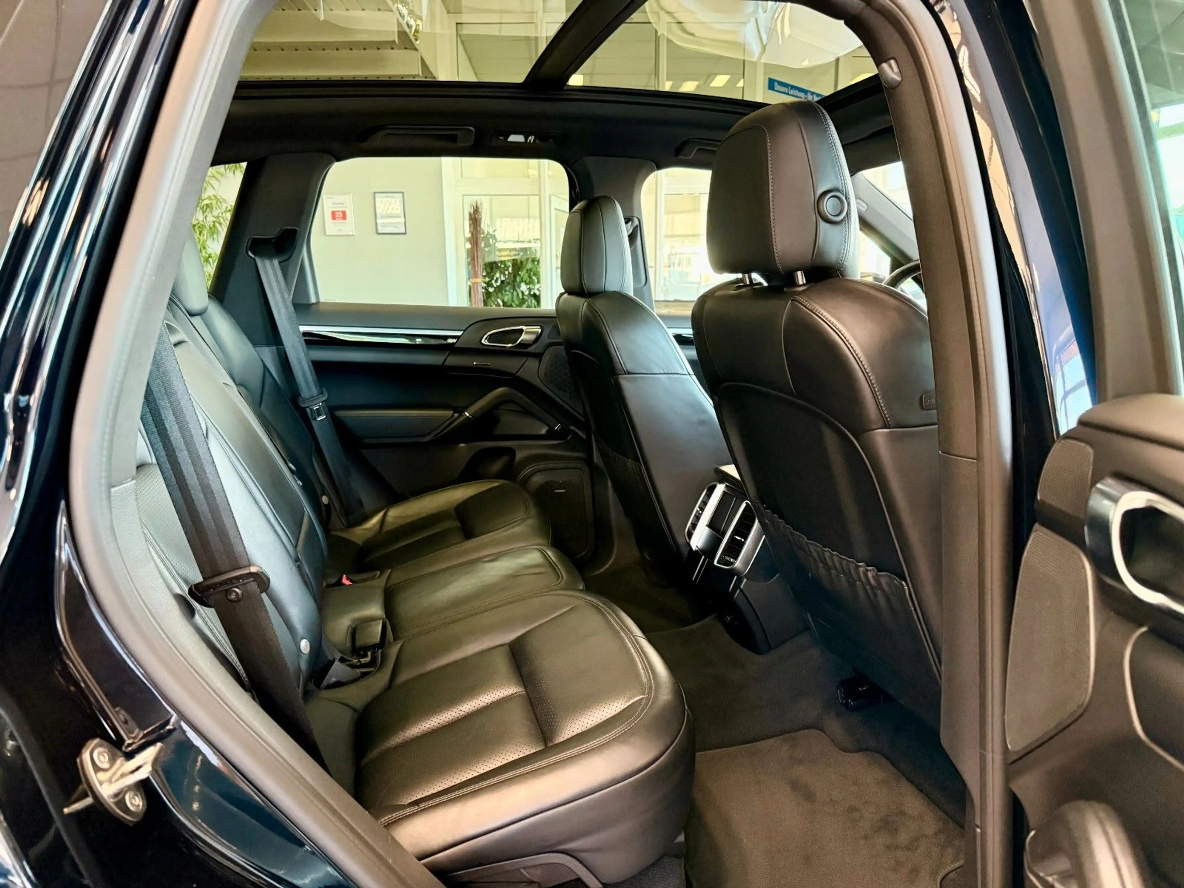 Porsche Cayenne S Diesel Luftfederung/Panorama/DAB/21" — photo 11
