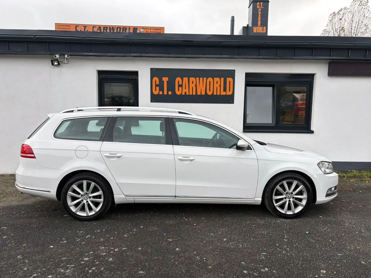 Volkswagen Passat Variant PASSAT 2,0 TDI AUTOMATIK / SITZHEIZUNG / TEMPO Weiß - 2
