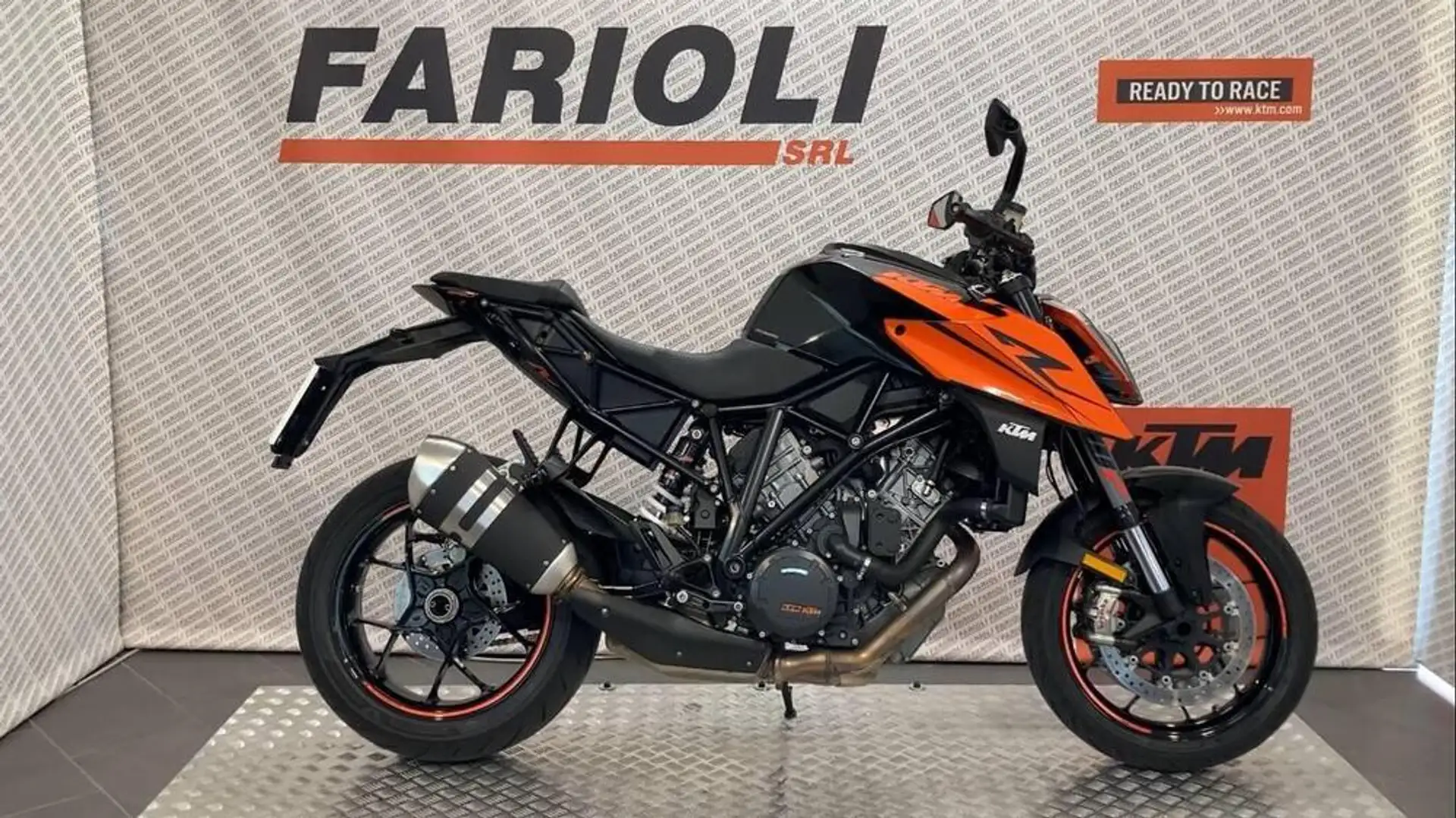 KTM 1290 Super Duke R - 1