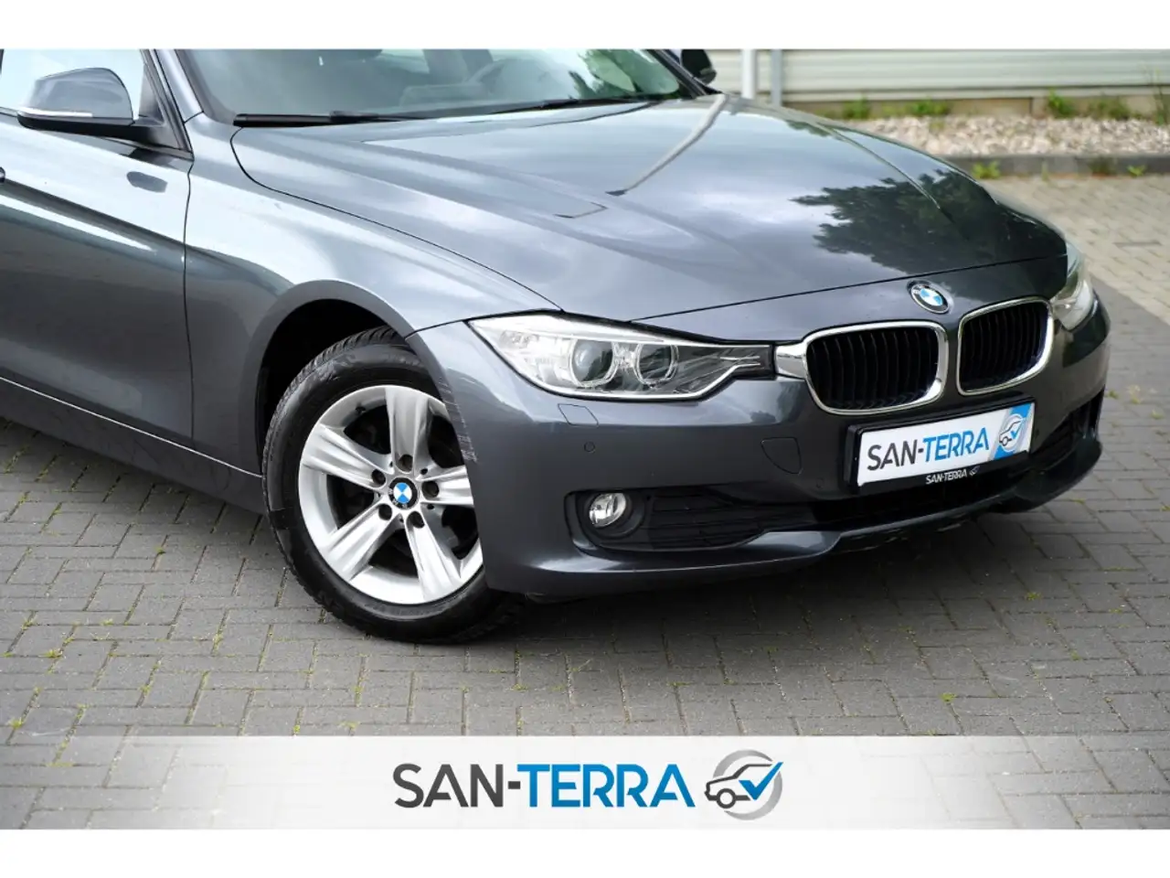 2013 BMW 318 D TOURING PANO*KEYLESS-GO*SHZ*KLIMAAUT*PDC*MULTI-L, photograph 2
