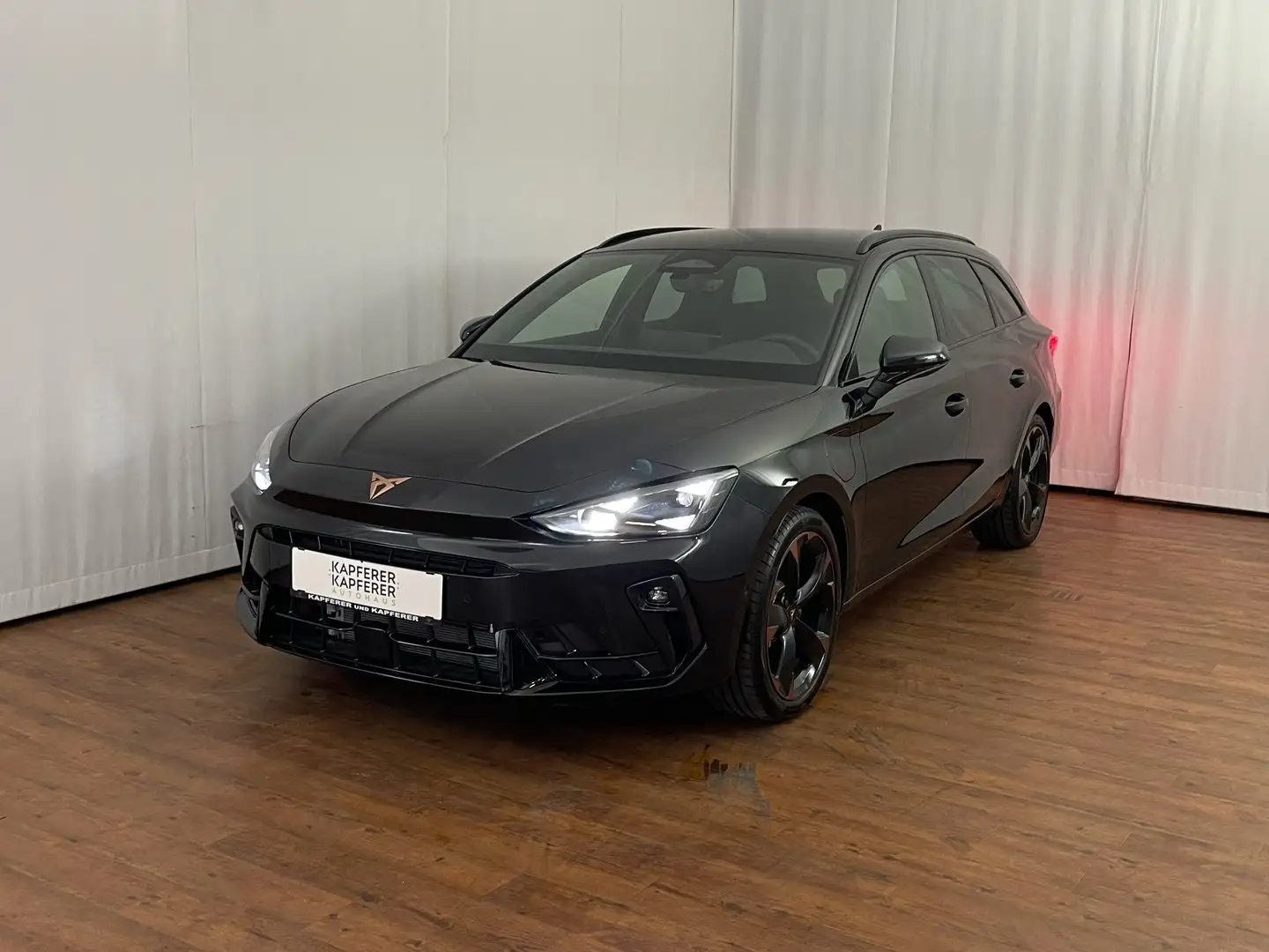 CUPRA Leon e-HYBRID 150/204 Schwarz - 1