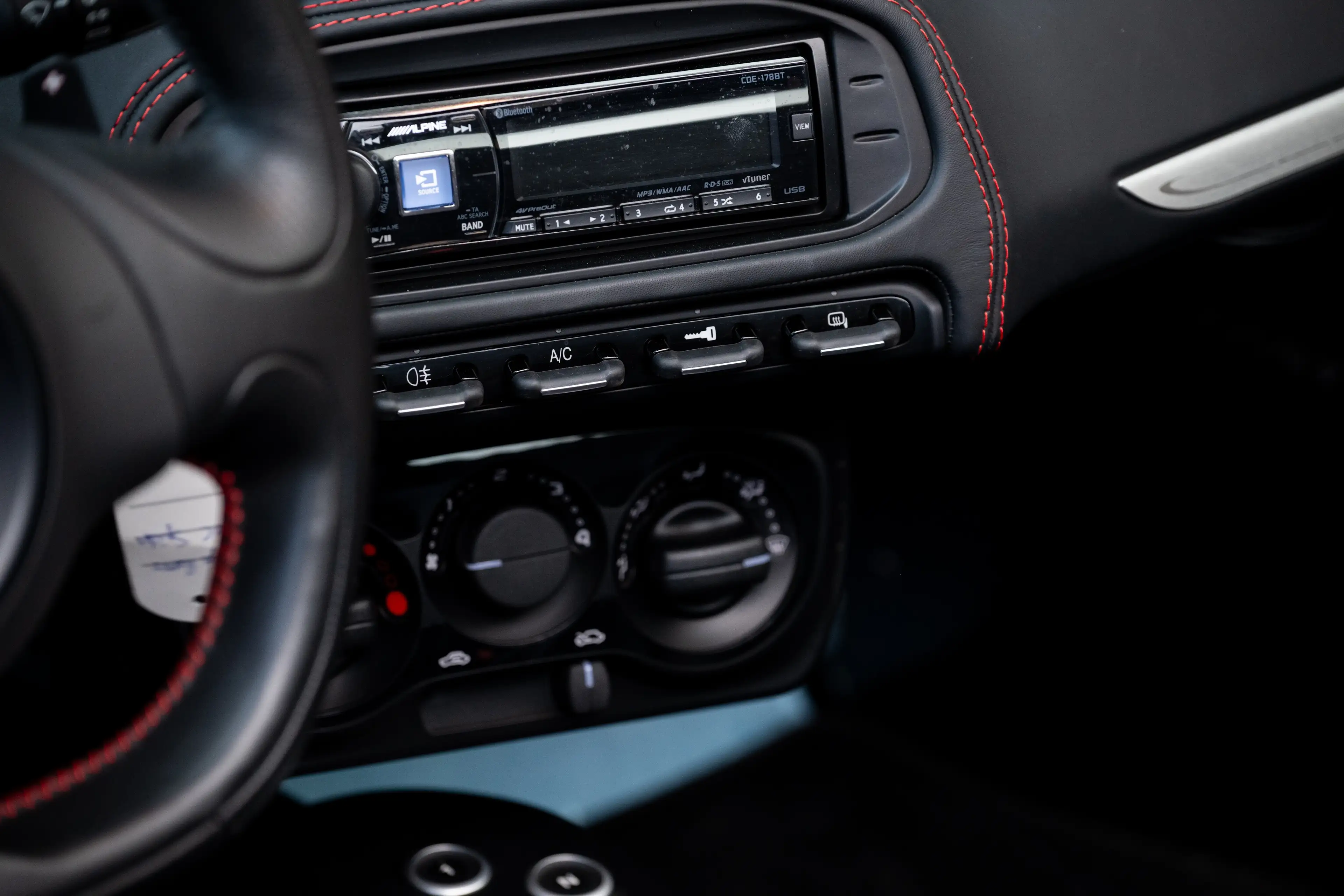 Alfa Romeo 4C 4C 1.7 TBi — photo 11