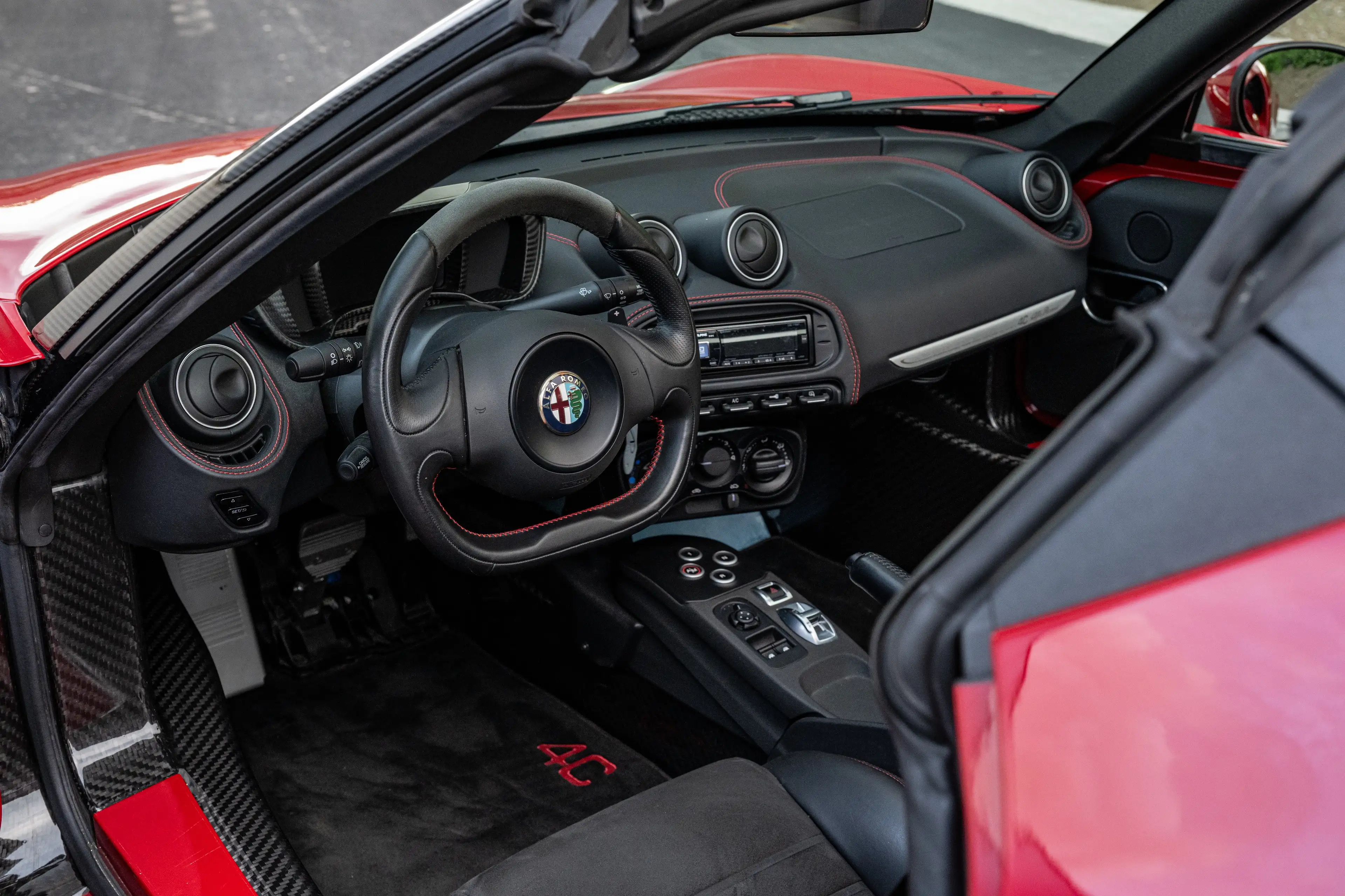 Alfa Romeo 4C 4C 1.7 TBi — photo 8