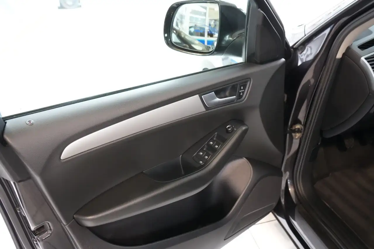 AUDI Q5 2.0 TFSI 179ch QUATTRO - 2e Main BVM - VOLANT CUIR - Attelage amovible