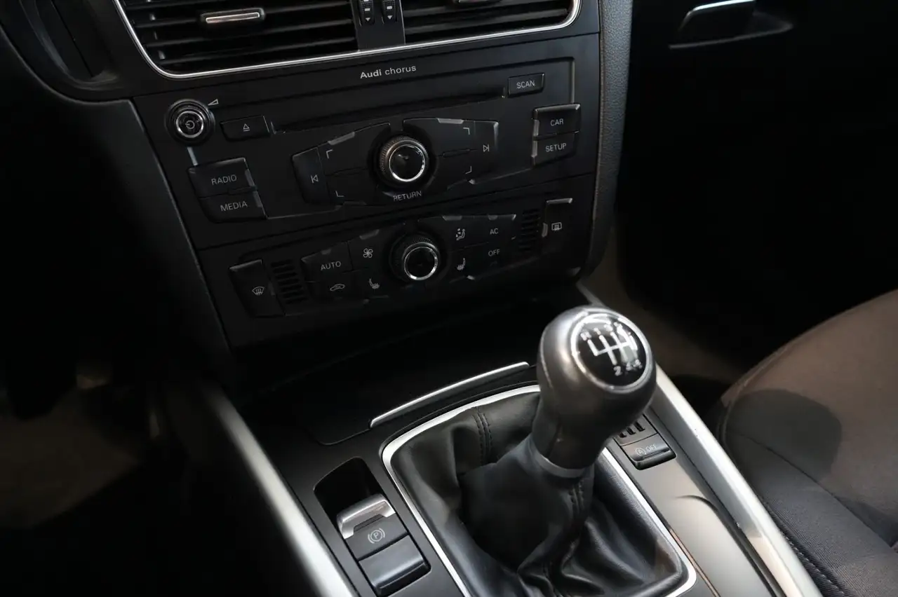 AUDI Q5 2.0 TFSI 179ch QUATTRO - 2e Main BVM - VOLANT CUIR - Attelage amovible