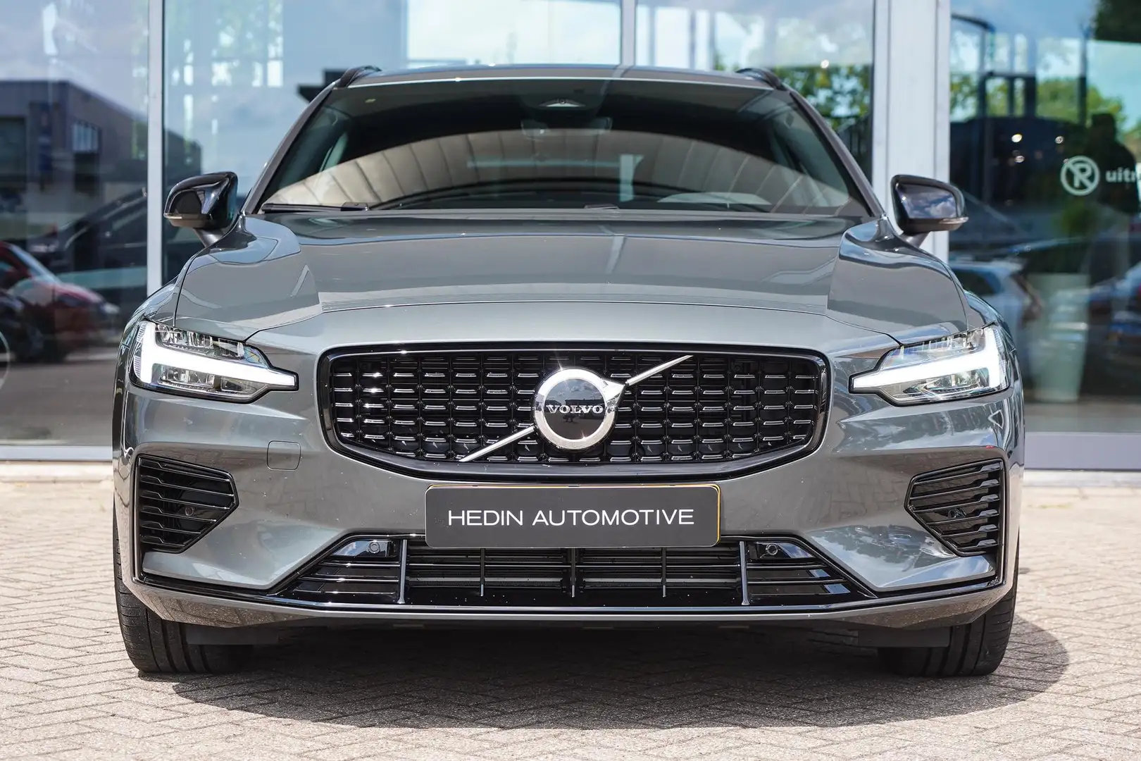 Volvo V60 2.0 T6 Plug-in hybrid AWD Plus Dark | Company Car Groen - 2