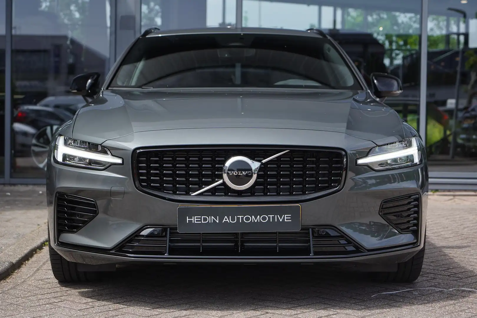 Volvo V60 2.0 T6 Plug-in hybrid AWD Plus Dark | Long Range A Vert - 2