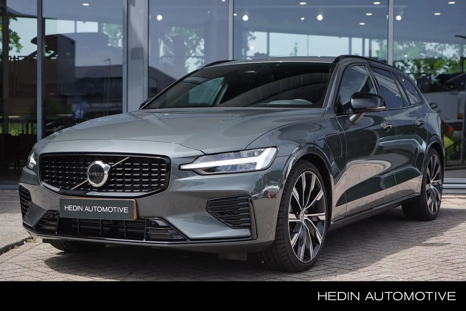 Volvo V60 2.0 T6 Plug-in hybrid AWD Plus Dark | Long Range A Vert - 1