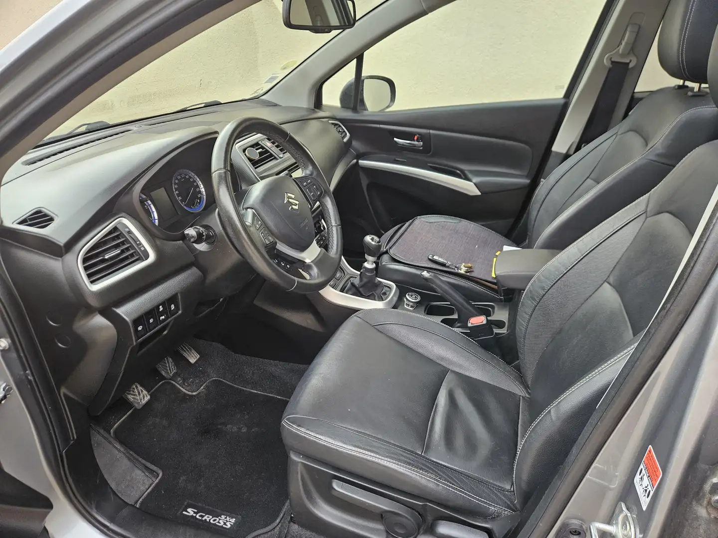 Suzuki S-Cross 1,6 ddis 120cv Style Allgrip Gris - 2
