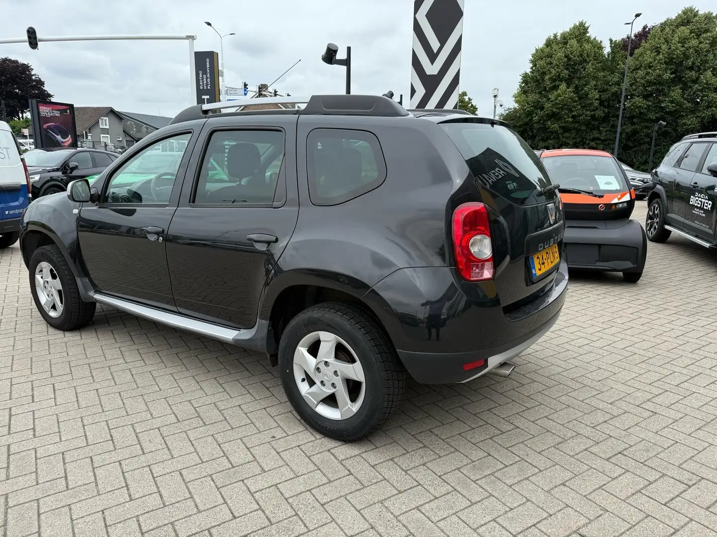 Dacia Duster 1.6 Lauréate 2wd Zwart - 2