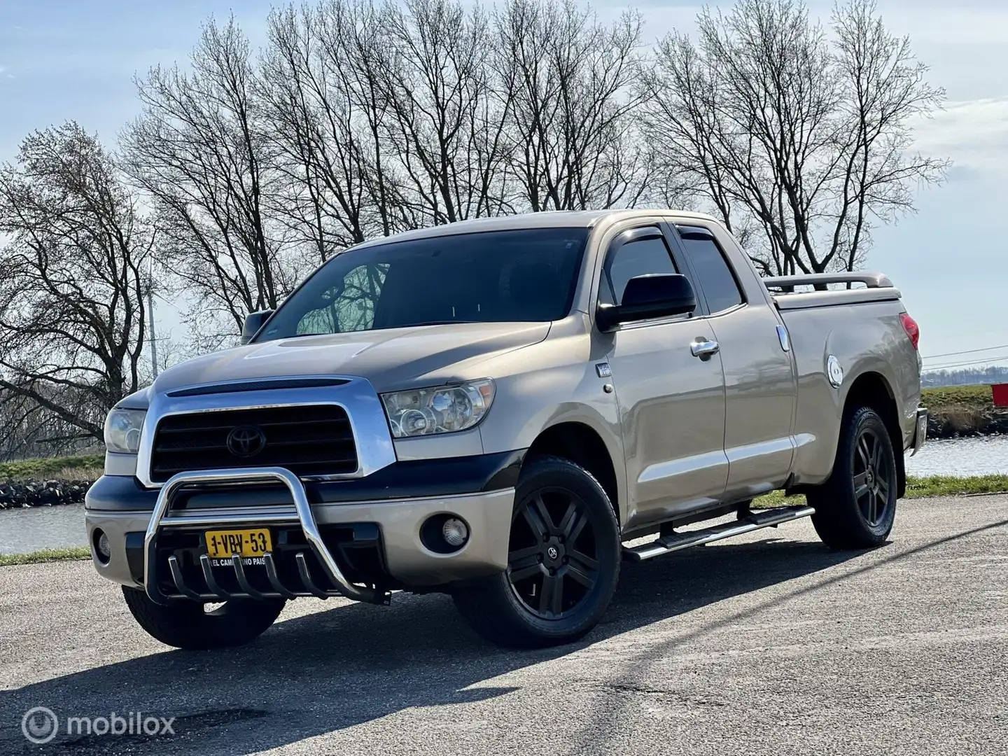 Toyota Tundra 5.7 V8 Double Cab Бежевий - 1