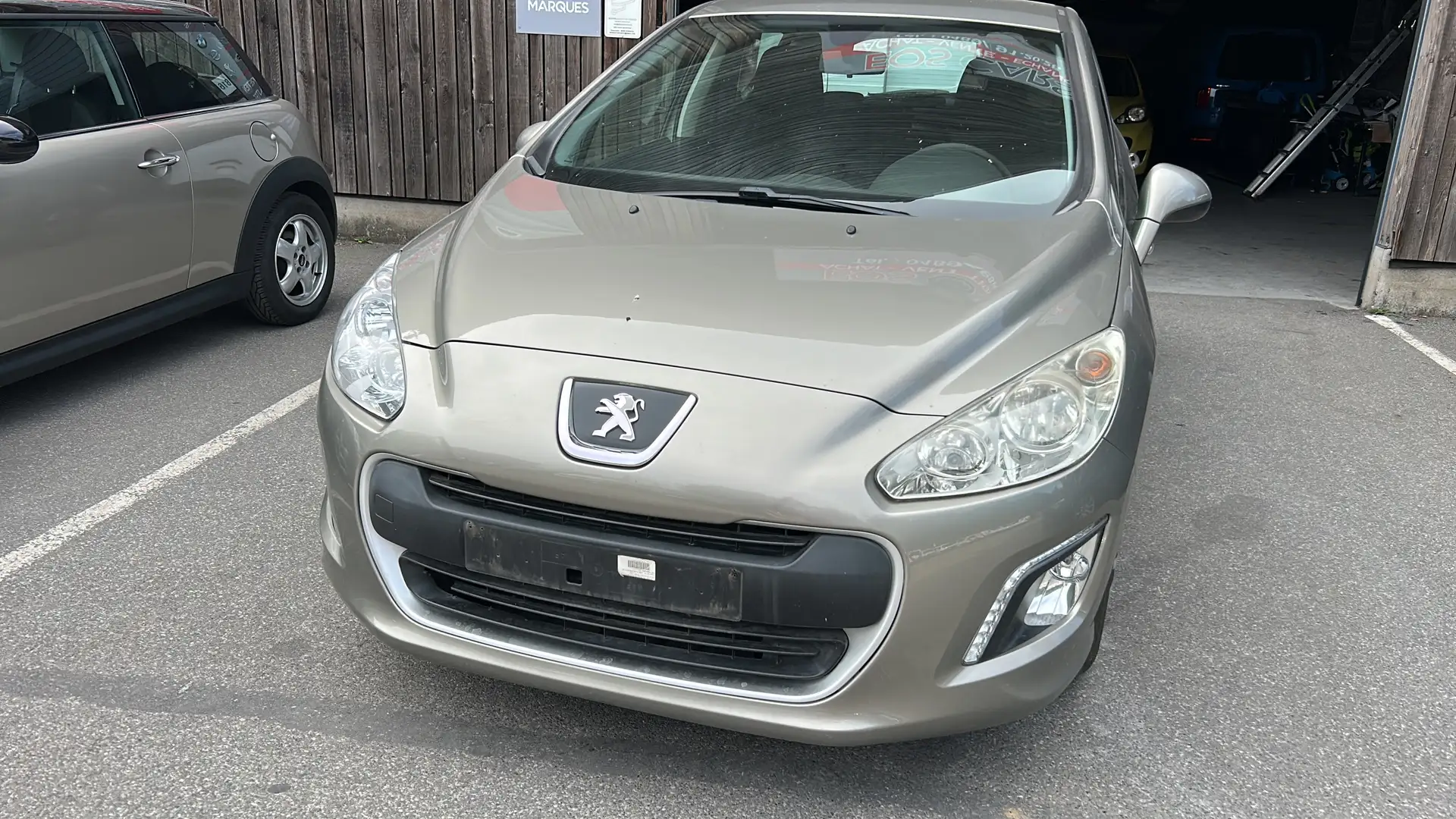 Peugeot 308 1.4i Clim Nouvelle Distri facture peugeot Gar 1An Beige - 1