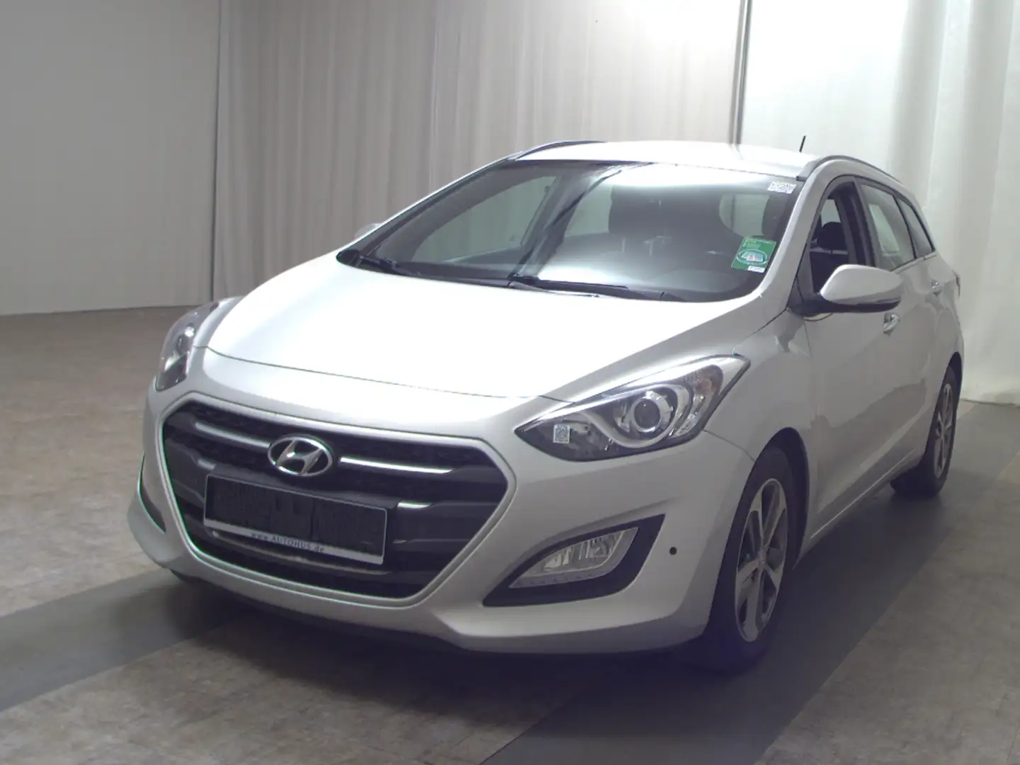 Hyundai i30 cw 1.6 CRDi blue Style KeyLess SHZ KlimaA Argintiu - 2