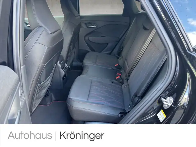 Audi Q3 view 10