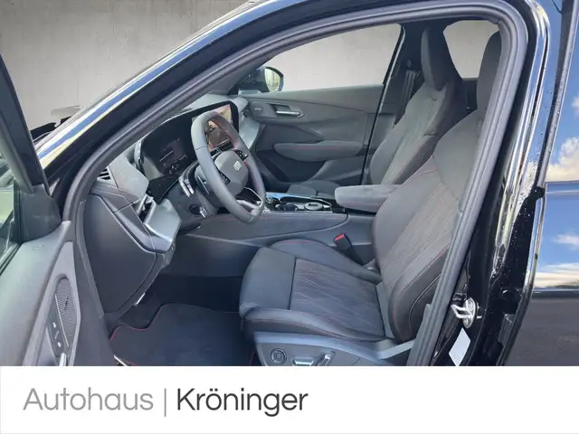 Audi Q3 view 7