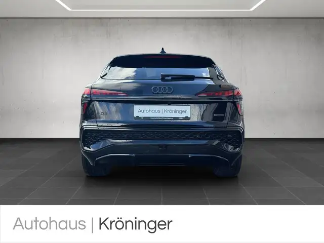 Audi Q3 view 6