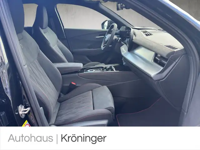 Audi Q3 view 9