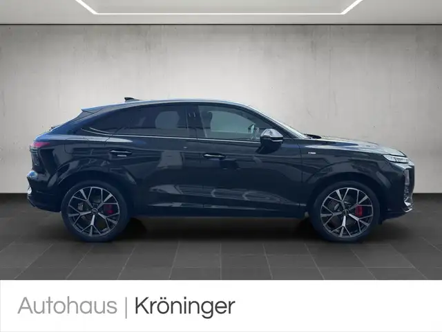 Audi Q3 view 4