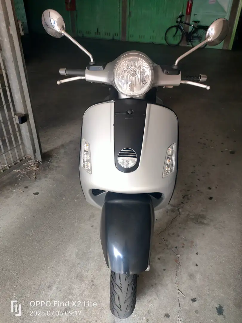 Piaggio GTS 250 Vespa GTS 250 grigio metallizzato  da sistemare. Grau - 2