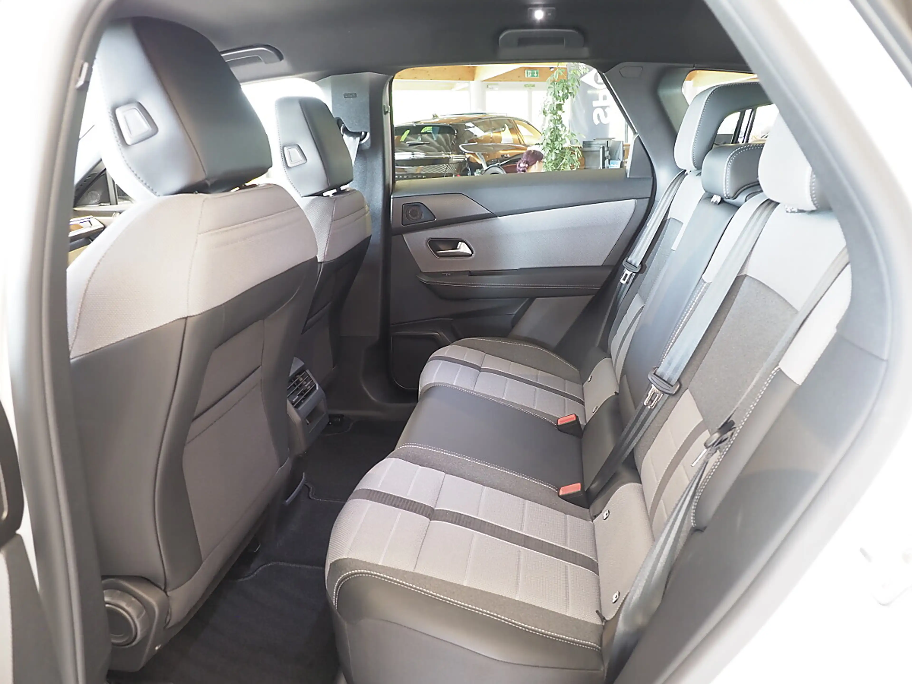 Opel Grandland 1,6 PHEV 21kWh GS Aut. — photo 6