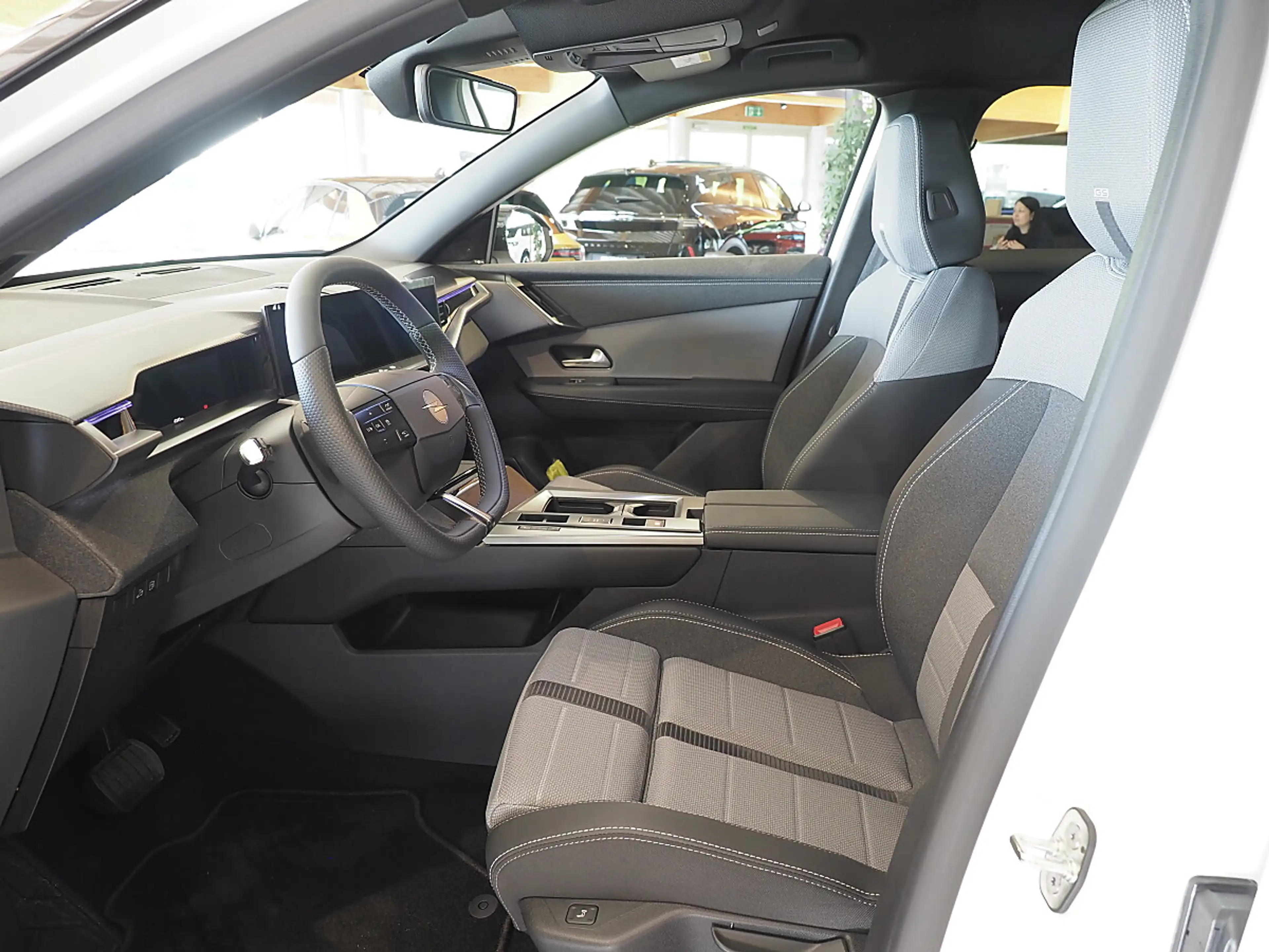 Opel Grandland 1,6 PHEV 21kWh GS Aut. — photo 5