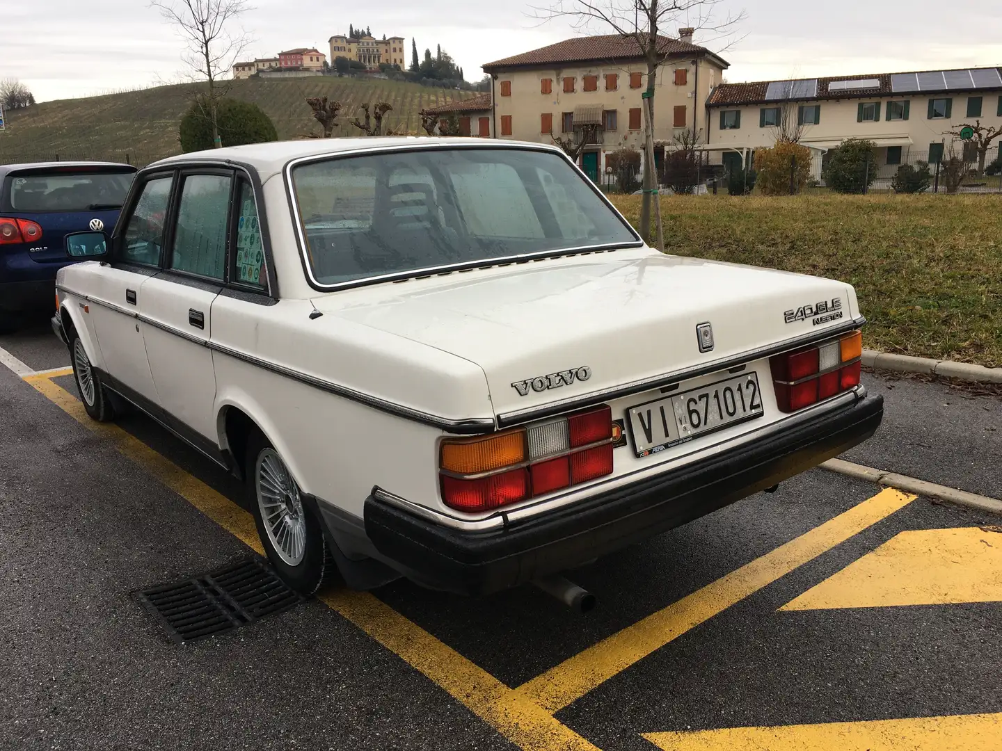 Volvo 240 2.0 GLE - 2