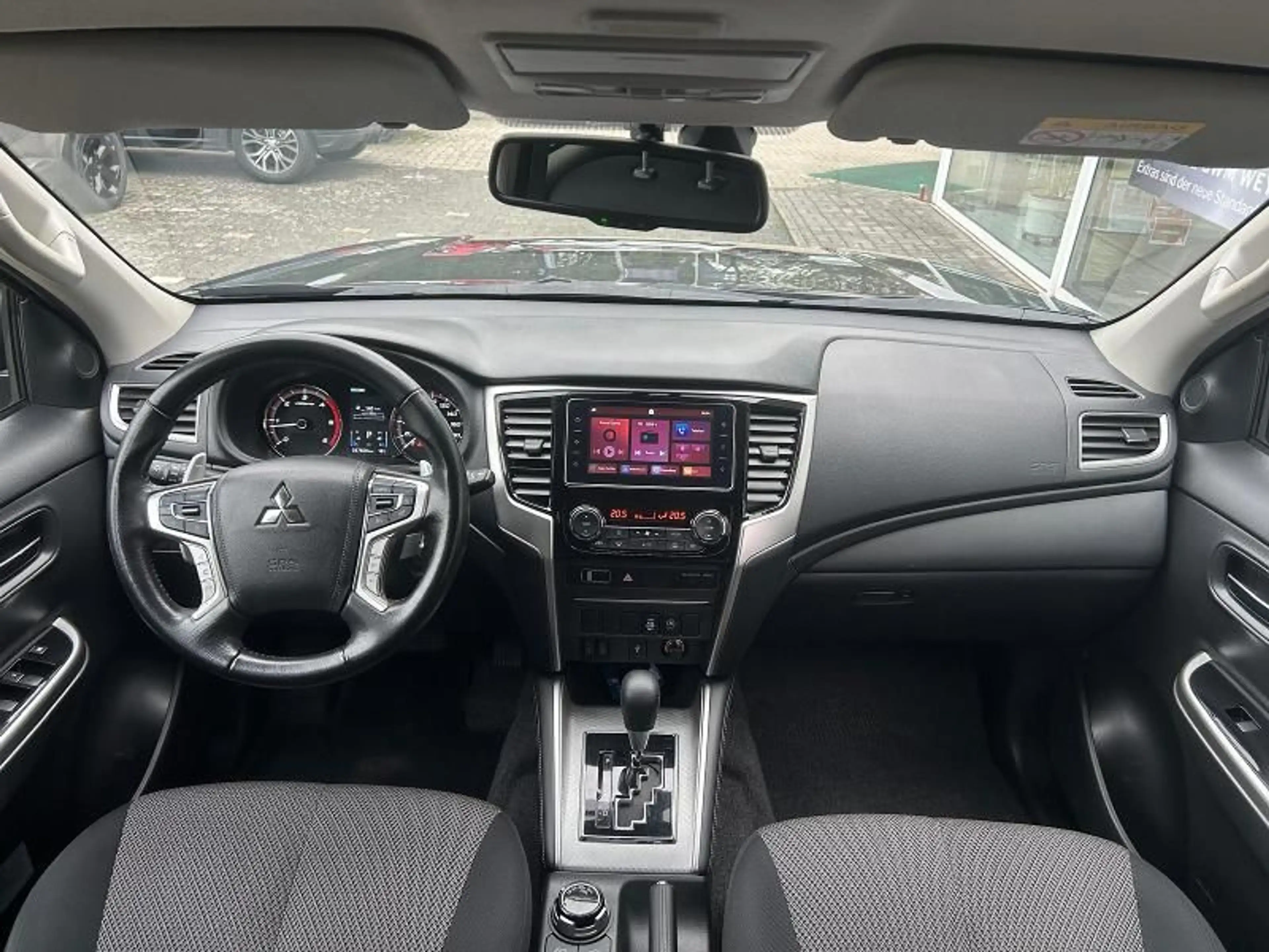 Mitsubishi L200 Doppelkabine Select 2.2 DI-D 4WD Automatik — photo 11