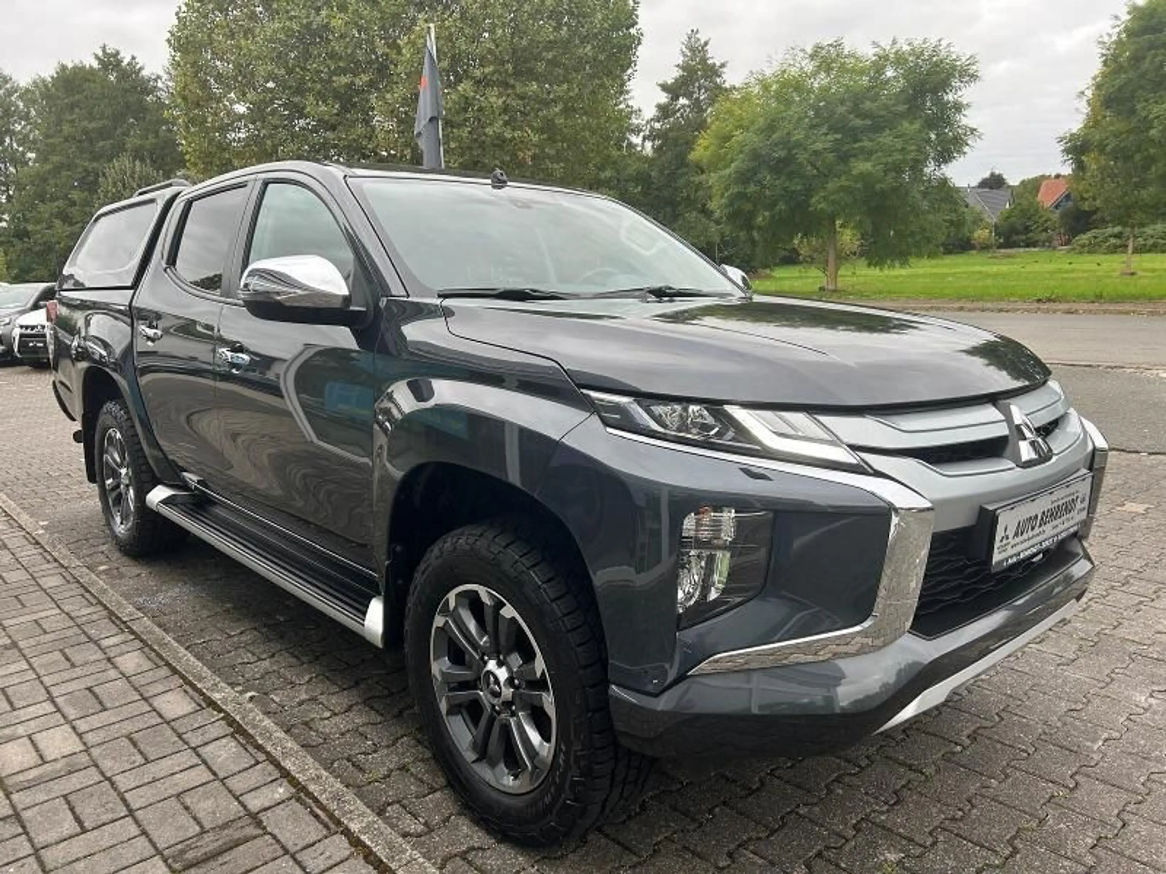 Mitsubishi L200 Doppelkabine Select 2.2 DI-D 4WD Automatik — photo 7